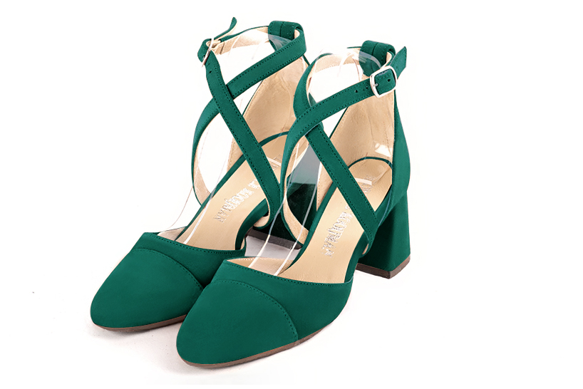 Chaussures habillées, élégantes et raffinées, ouvertes sur les côtés, avec des brides croisées, coloris vert émeraude. Bout rond. Mi-haut à haut. Talon évasé. Cérémonie, soirée, cocktail, évènementiel. Personnalisation : Choix des cuirs, 
                des couleurs et des talons. Petites et grandes pointures. - Florence KOOIJMAN