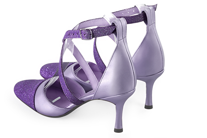 Chaussure femme à brides : Chaussure côtés ouverts brides croisées couleur violet améthyste. Bout rond. Talon haut fin. Vue arrière - Florence KOOIJMAN