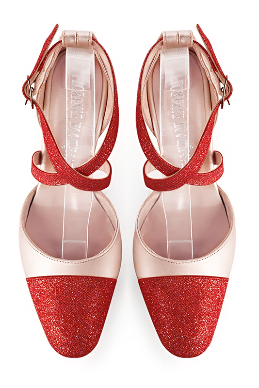 Chaussure femme à brides : Chaussure côtés ouverts brides croisées couleur rouge coquelicot et rose poudré. Bout rond. Talon haut fin. Vue du dessus - Florence KOOIJMAN