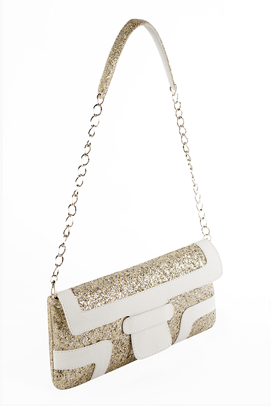 Pochette femme habillée or doré et blanc cassé pour mariage, cérémonies et soirées.
Personnalisation. Vue porté - Florence KOOIJMAN
