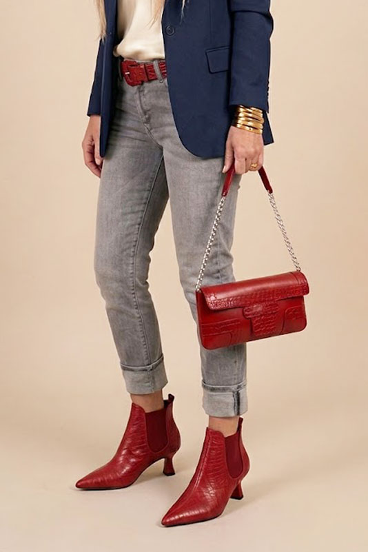 Pochette femme mariage cérémonie en cuir rouge coquelicot - Vue porté