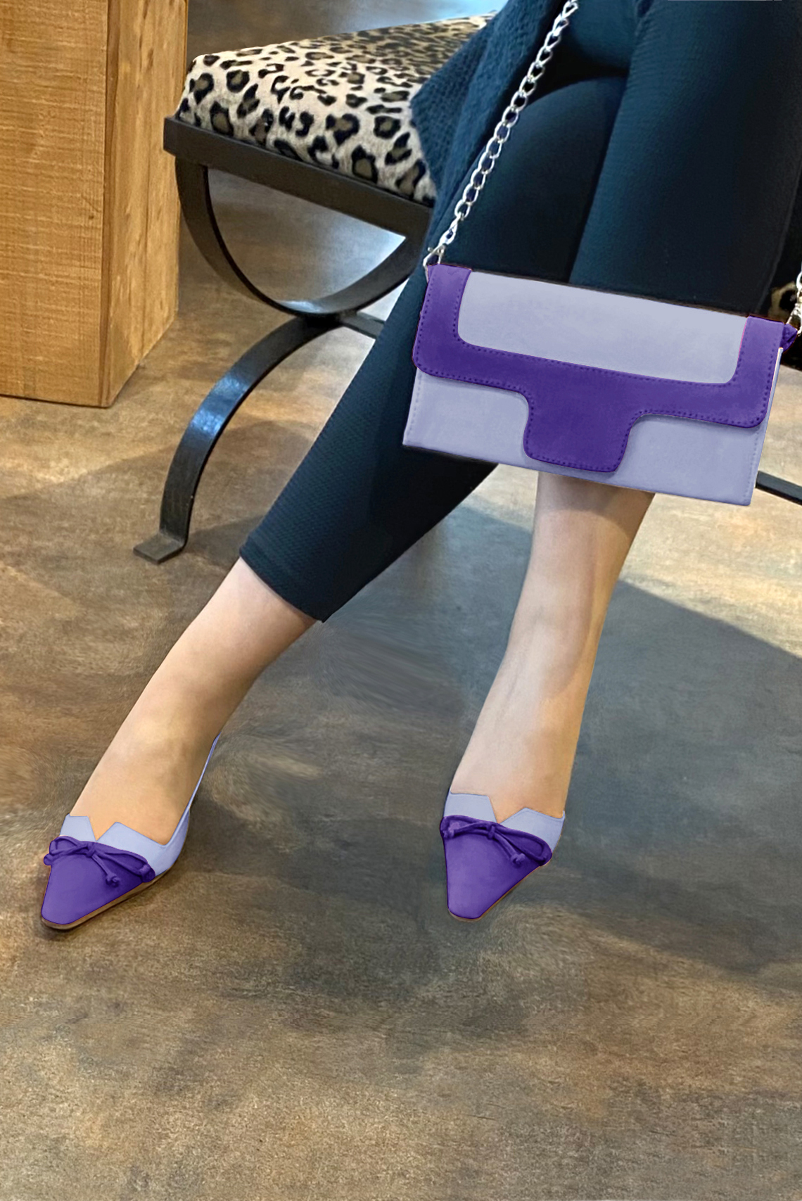 Pochette femme mariage cérémonie violet lavande et violet outremer - Vue porté
