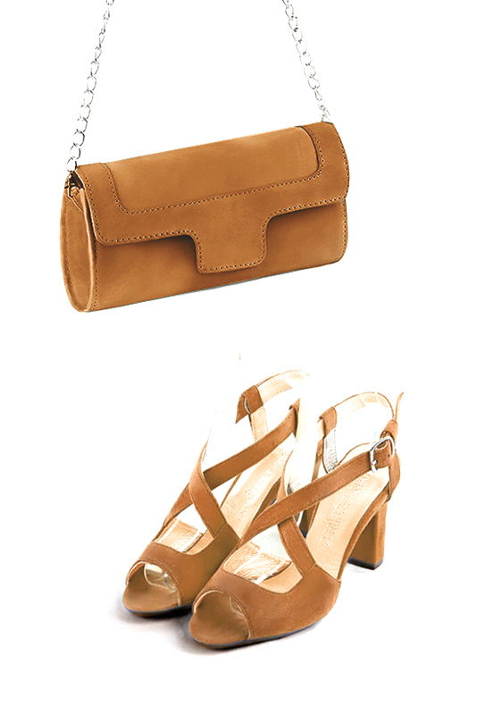 Pochette femme mariage cérémonie en cuir beige camel - Vue porté