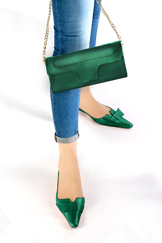 Pochette habillée femme pour cérémonie vert émeraude - Vue porté