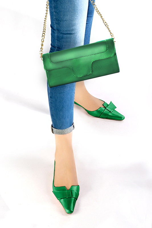 Pochette habillée femme pour cérémonie vert émeraude - Vue porté
