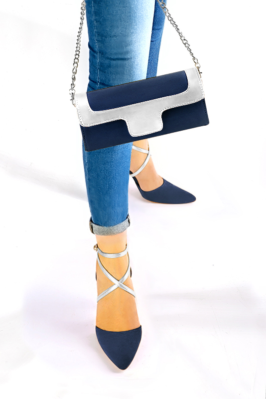 Florence Kooijman - Pochette femme mariage cérémonie cuir bleu marine et argent - Idéal mariage, cérémonie et soirée - Vue porté