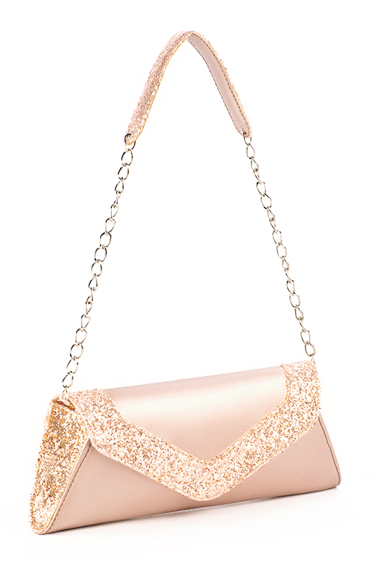 Pochette femme habillée  rose poudré pour mariage, cérémonies et soirées. 
            Personnalisation. Vue porté - Florence KOOIJMAN