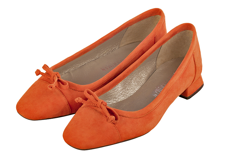 Chaussure femme plate : Ballerine avec un petit talon haut de gamme couleur orange clémentine. Choix des talons - Florence KOOIJMAN