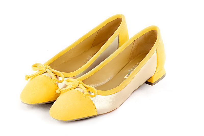 Chaussure femme plate : Ballerine avec un petit talon haut de gamme couleur jaune soleil et or doré. Choix des talons - Florence KOOIJMAN