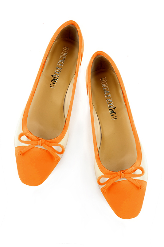 Chaussure femme plate : Ballerine avec un petit talon haut de gamme couleur orange abricot et or doré. Choix des talons - Florence KOOIJMAN