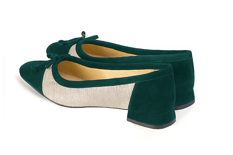 Ballerine : Ballerine avec un petit talon couleur vert émeraude et beige naturel. Bout carré. Talon plat évasé. Vue arrière - Florence KOOIJMAN