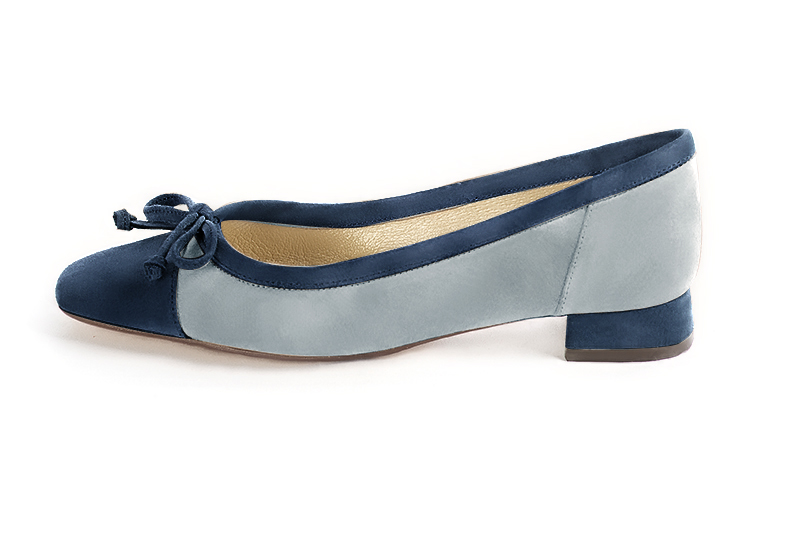 Chaussure femme plate : Ballerine avec un petit talon haut de gamme couleur bleu marine et gris perle. Choix des talons - Florence KOOIJMAN