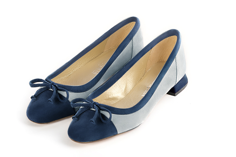 Chaussure femme plate : Ballerine avec un petit talon haut de gamme couleur bleu marine et gris perle. Choix des talons - Florence KOOIJMAN