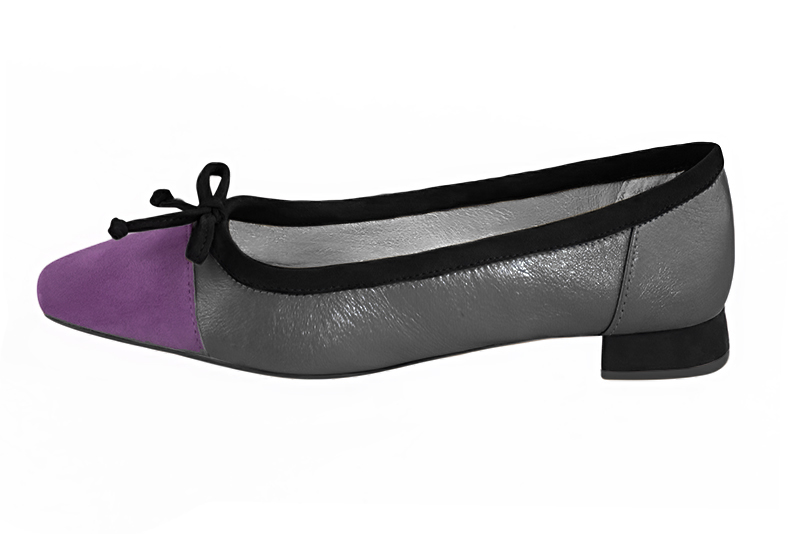 Ballerines habillées, élégantes et raffinées, avec un petit talon, coloris violet améthyste, argent titane et noir mat. Bout carré. Plat. Talon évasé. Personnalisation : Choix des cuirs, des couleurs et des talons. Petites et grandes pointures. - Florence KOOIJMAN