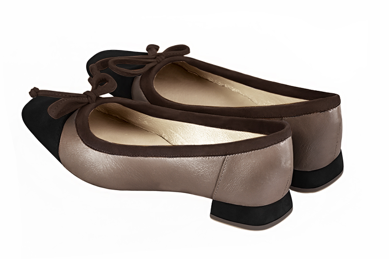 Chaussure femme plate : Ballerine avec un petit talon haut de gamme couleur noir mat, or mordoré et marron ébène. Choix des talons - Florence KOOIJMAN