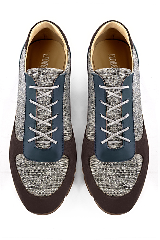 Basket homme habillée : Sneaker urbain tricolore couleur marron ébène, gris cendre et bleu denim. Semelle fine. Doublure cuir. Vue du dessus - Florence KOOIJMAN