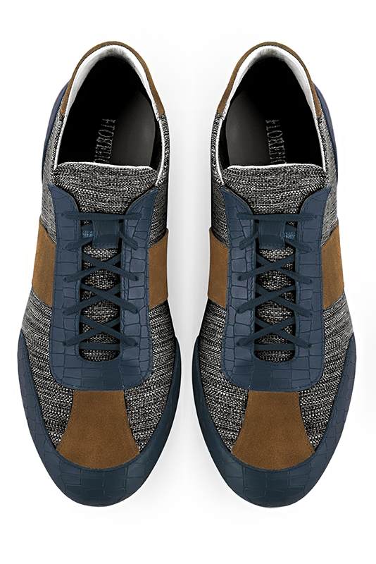 Basket homme habillée : Sneaker urbain bicolore couleur bleu denim, gris acier et marron caramel. Semelle fine. Doublure cuir. Vue du dessus - Florence KOOIJMAN