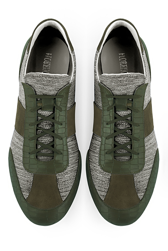 Basket homme habillée : Sneaker urbain bicolore couleur vert bouteille et gris cendre. Semelle fine. Doublure cuir. Vue du dessus - Florence KOOIJMAN