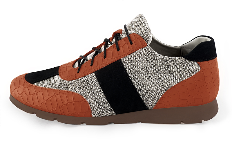 Basket homme habillée : Sneaker urbain tricolore couleur orange corail, gris cendre et noir mat. Semelle fine. Doublure cuir. Vue de profil - Florence KOOIJMAN