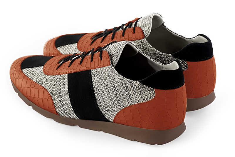 Basket homme habillée : Sneaker urbain tricolore couleur orange corail, gris cendre et noir mat. Semelle fine. Doublure cuir. Vue arrière - Florence KOOIJMAN