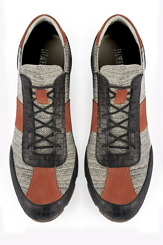 Basket homme habillée : Sneaker urbain bicolore couleur noir satiné, gris cendre et orange corail. Semelle fine. Doublure cuir. Vue du dessus - Florence KOOIJMAN
