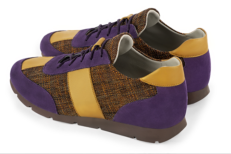Basket homme habillée : Sneaker urbain tricolore couleur violet améthyste, orange corail et jaune ocre. Semelle fine. Doublure cuir. Vue arrière - Florence KOOIJMAN