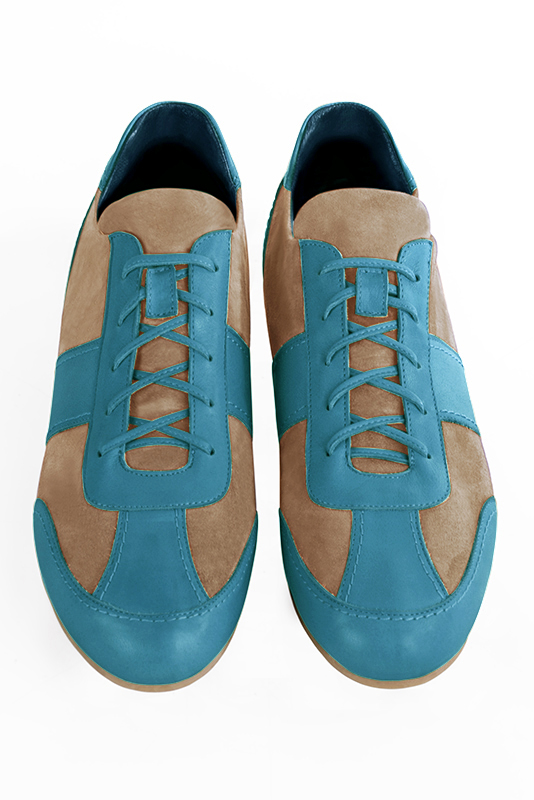 Basket homme habillée : Sneaker urbain bicolore couleur bleu canard et beige sable. Semelle fine. Doublure cuir. Vue du dessus - Florence KOOIJMAN