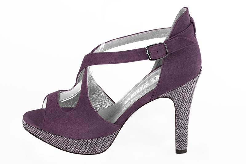 Sandales habillées, élégantes et raffinées, fermées à l'arrière, avec des brides croisées, coloris violet améthyste. Bout rond. Très haut. Talon fin. Plateforme à l'avant. Cérémonie, soirée, cocktail, évènementiel. Personnalisation : Choix des cuirs, 
                des couleurs et des talons. Petites et grandes pointures. - Florence KOOIJMAN