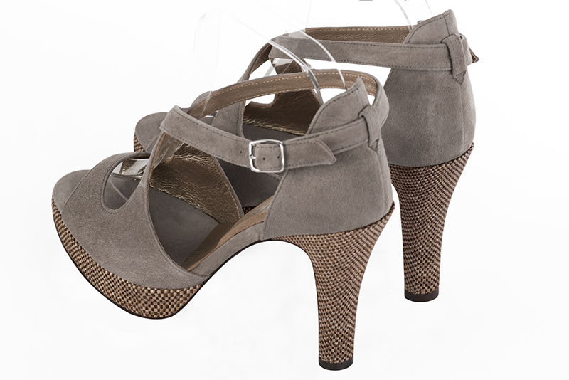Sandale femme : Sandale soirées et cérémonies couleur beige mastic. Bout rond. Talon très haut fin. Plateforme à l'avant. Vue arrière - Florence KOOIJMAN