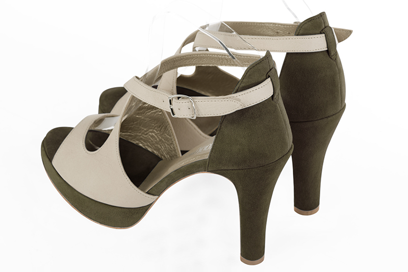 Sandales élégantes et raffinées pour soirées et cérémonies, coloris blanc cassé et vert kaki. Bout rond. Très haut. Talon fin. Plateforme à l'avant. Cérémonie, soirée, cocktail, évènementiel. Personnalisation : Choix des cuirs, 
                des couleurs et des talons. Petites et grandes pointures. - Florence KOOIJMAN