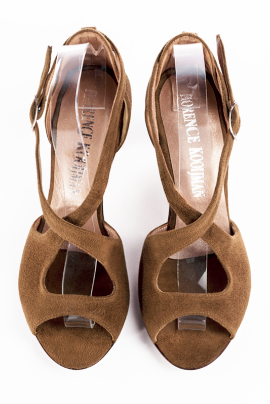 Sandale femme : Sandale soirées et cérémonies couleur marron caramel. Bout rond. Talon haut virgule. Vue du dessus - Florence KOOIJMAN