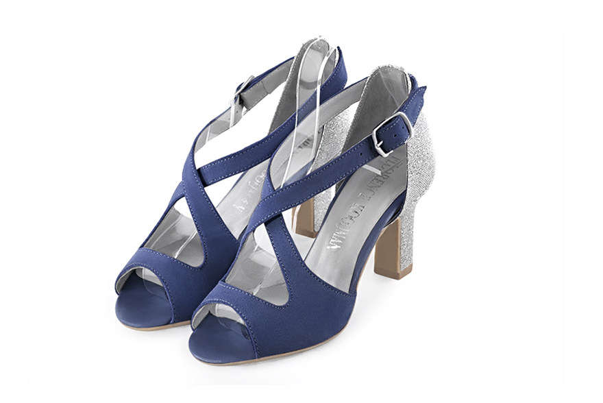 Sandales femme brides croisées fermées à l'arrière bleu indigo et argent. Bout rond. Talon trotteur de 7.5 cm - Vue avant