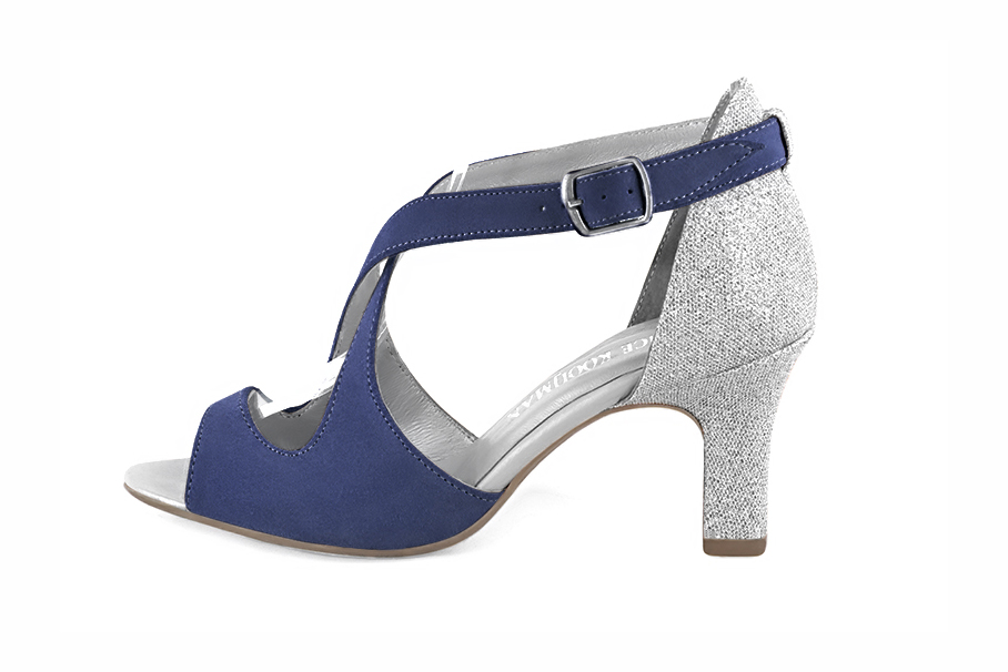 Sandales élégantes et raffinées pour soirées et cérémonies, coloris bleu indigo et argent platine. Bout rond. Haut. Talon trotteur. Cérémonie, soirée, cocktail, évènementiel. Personnalisation : Choix des cuirs, 
                des couleurs et des talons. Petites et grandes pointures. - Florence KOOIJMAN