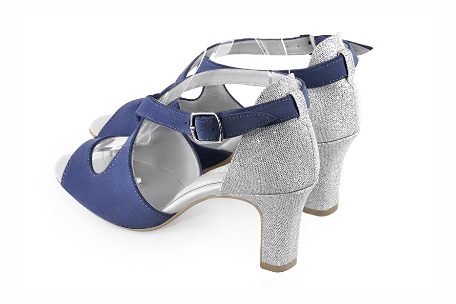 Sandales élégantes et raffinées pour soirées et cérémonies, coloris bleu indigo et argent platine. Bout rond. Haut. Talon trotteur. Cérémonie, soirée, cocktail, évènementiel. Personnalisation : Choix des cuirs, 
                des couleurs et des talons. Petites et grandes pointures. - Florence KOOIJMAN
