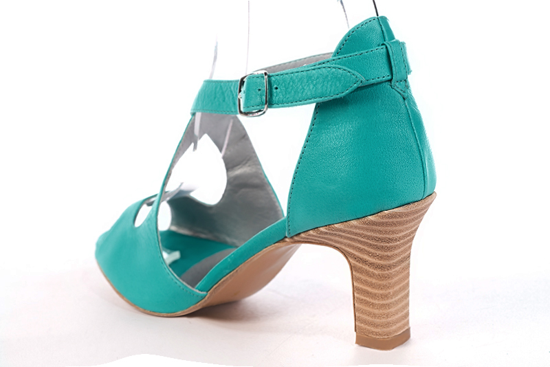 Sandales habillées, élégantes et raffinées, fermées à l'arrière, avec des brides croisées, coloris bleu lagon. Bout rond. Talon haut trotteur. Cérémonie, soirée, cocktail, évènementiel. Personnalisation : Choix des cuirs, 
                des couleurs et des talons. Petites et grandes pointures. - Florence KOOIJMAN
