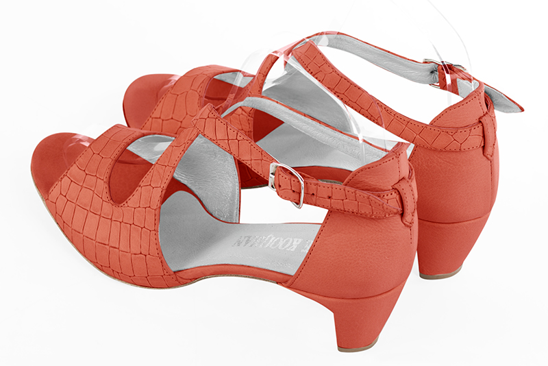 Sandale femme : Sandale soirées et cérémonies couleur orange saumon. Bout rond. Petit talon virgule. Vue arrière - Florence KOOIJMAN