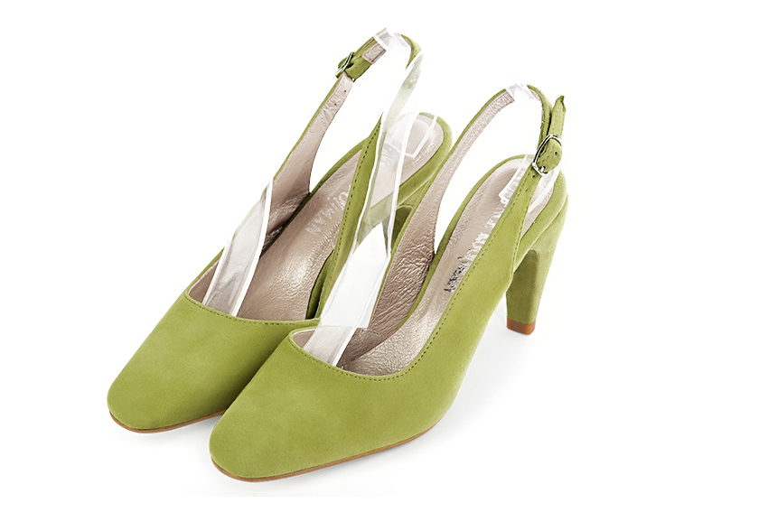 Escarpins bride arrière vert pistache. Bout rond. Talon fin de 7.5 cm - Vue avant