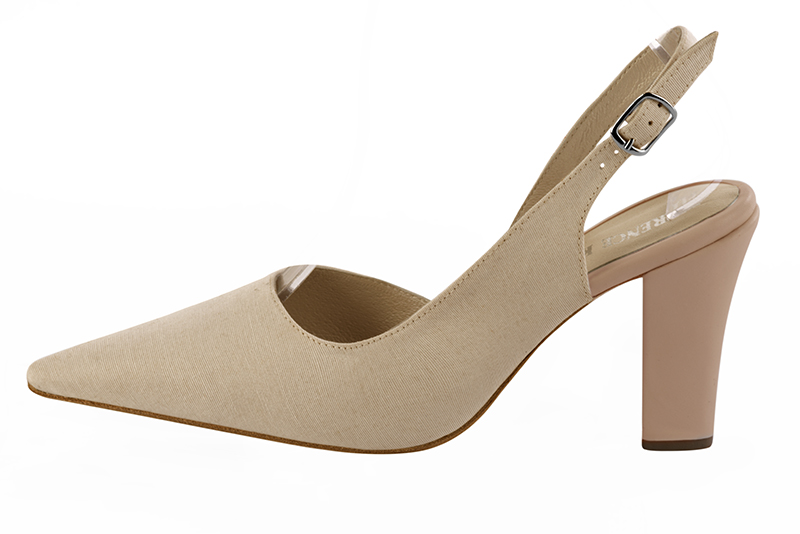 Escarpins habillés, élégants et raffinés, avec une bride à l'arrière, coloris beige sahara. Bout pointu. Talon haut trotteur. Cérémonie, soirée, cocktail, évènementiel. Personnalisation : Choix des cuirs, 
                des couleurs et des talons. Petites et grandes pointures. - Florence KOOIJMAN