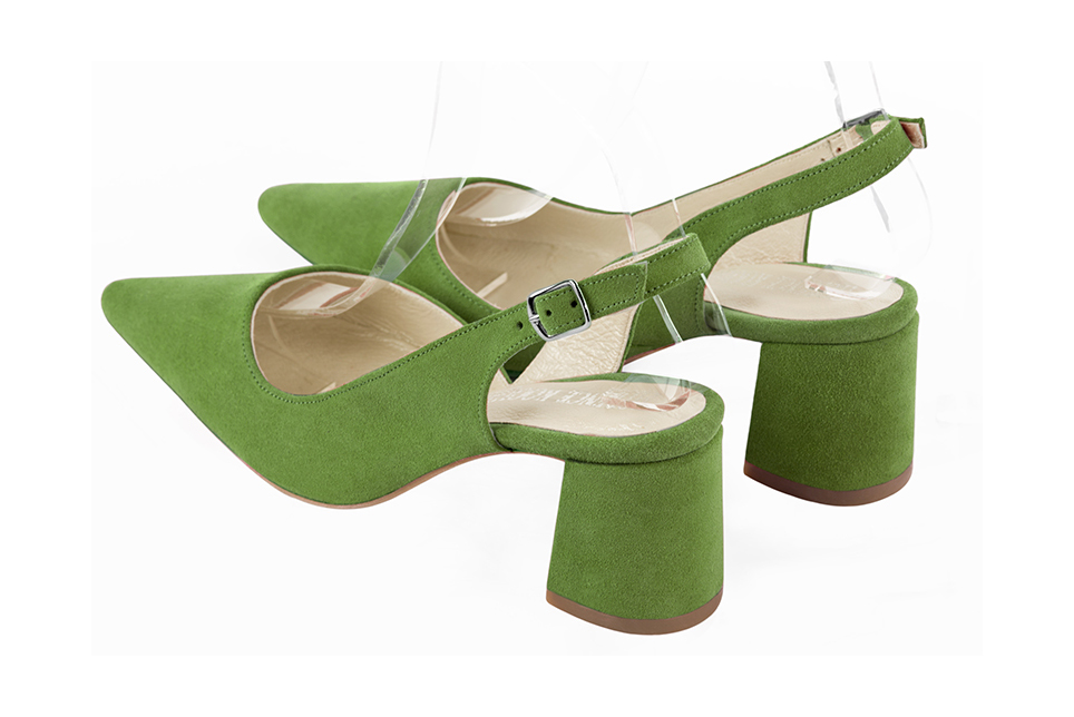 , coloris vert anis. Bout pointu. Mi-haut à haut. Talon évasé. Cérémonie, soirée, cocktail, évènementiel. Personnalisation : Choix des cuirs, 
                des couleurs et des talons. Petites et grandes pointures. - Florence KOOIJMAN