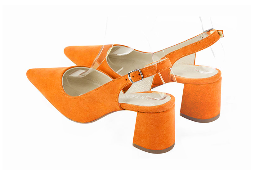 Chaussure femme à brides :  couleur orange abricot. Bout pointu. Talon mi-haut évasé. Vue arrière - Florence KOOIJMAN