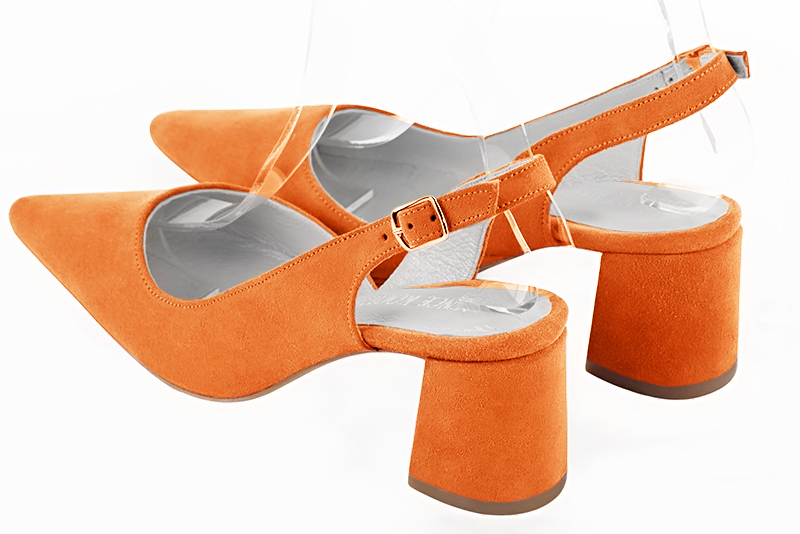 Chaussure femme à brides :  couleur orange abricot. Bout pointu. Talon mi-haut évasé. Vue arrière - Florence KOOIJMAN