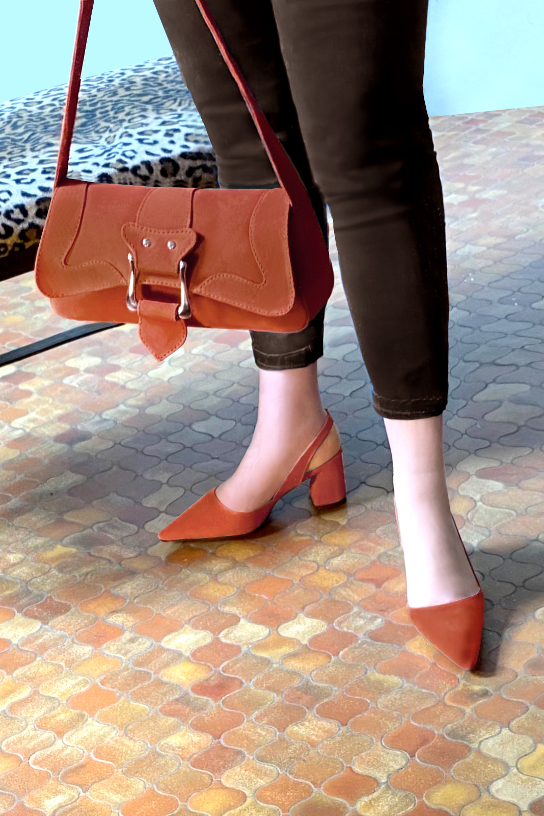 Chaussure femme à brides :  couleur orange corail. Bout pointu. Talon mi-haut évasé. Vue du dessus - Florence KOOIJMAN