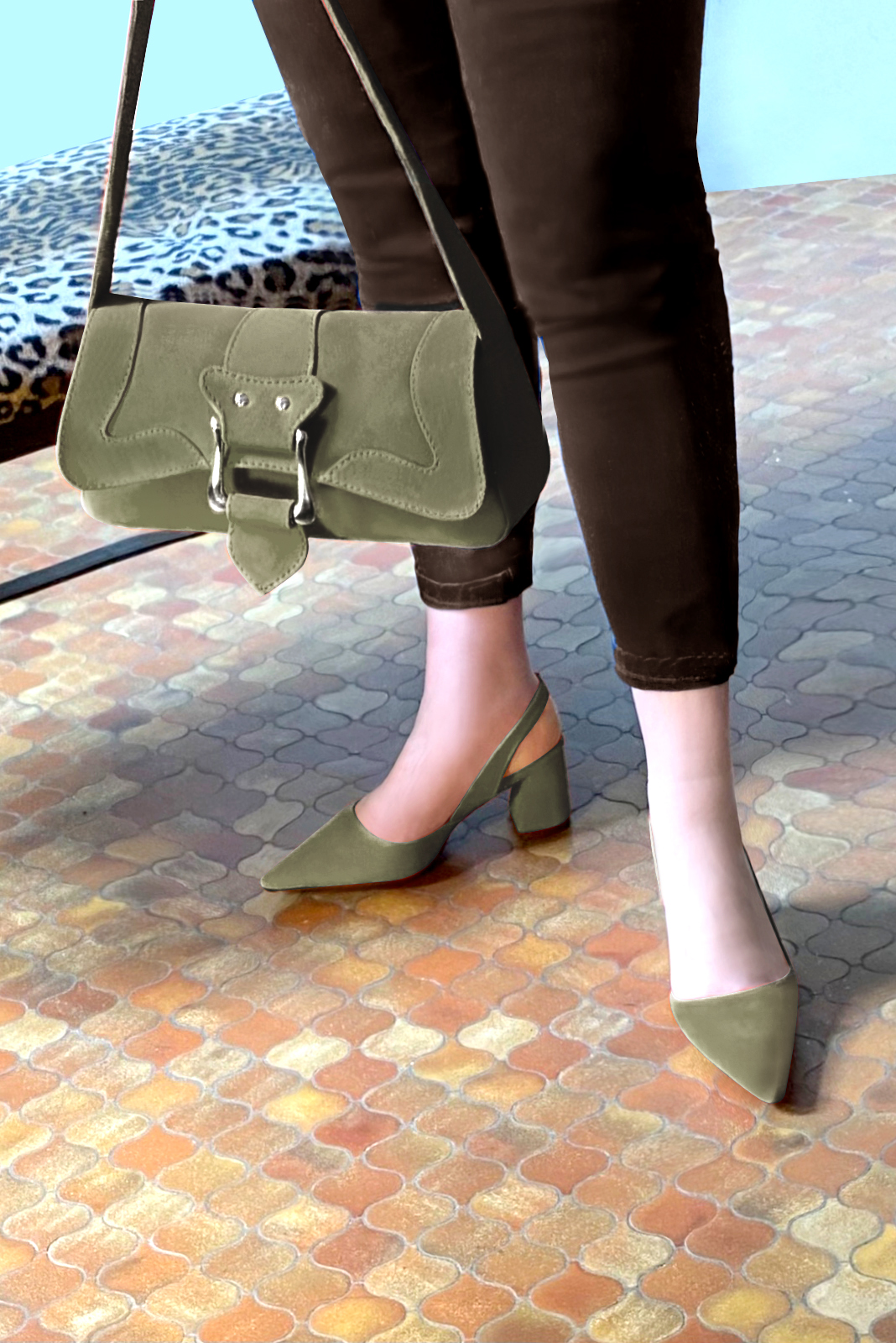 Chaussure femme à brides :  couleur vert kaki. Bout pointu. Talon mi-haut évasé. Vue du dessus - Florence KOOIJMAN