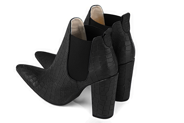 Bottines femme avec des élastiques noir satiné et noir mat. Bout effilé. Talon bottier de 7.5 cm - Vue arrière