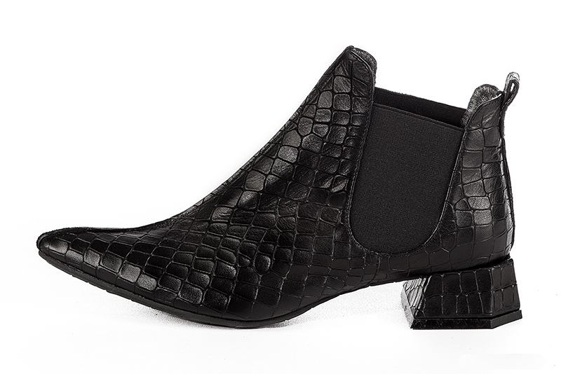 Bottines femme avec des élastiques noir satiné et noir mat. Bout effilé. Talon évasé de 3.5 cm - Vue de profil