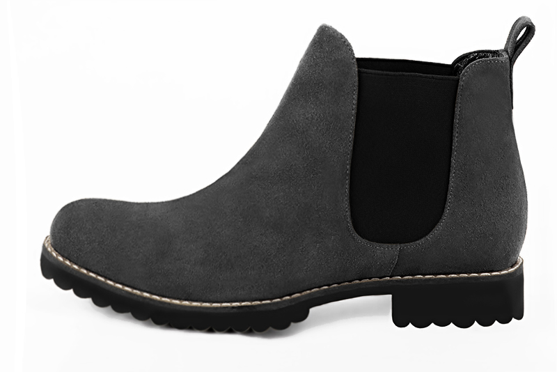 Boots homme : Bottines et boots homme élégantes et raffinées en couleur gris acier et noir mat. Bout rond. Semelle gomme talon plat. Vue de profil - Florence KOOIJMAN