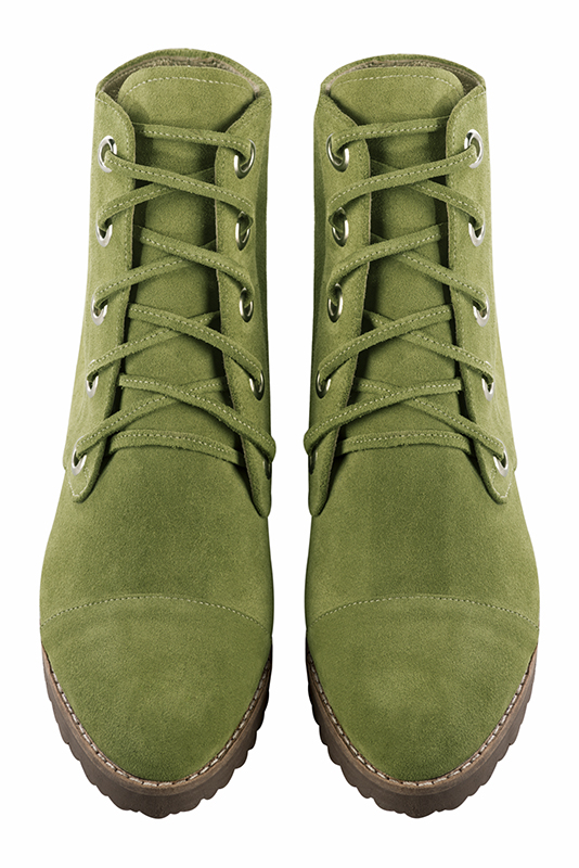 Bottines femme à lacets vert pistache. Bout rond. Semelle en gomme - Vue du dessus