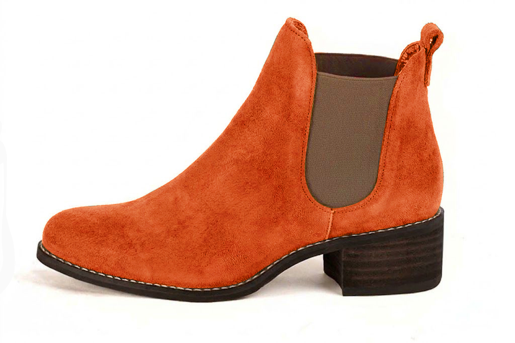 Bottines unies avec des élastiques pour femme en cuir orange avec bout rond et semelle en cuir de 4.5 cm - Vue de profil