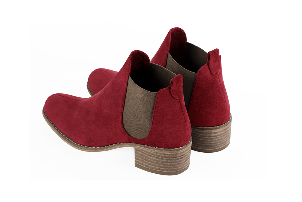 Boots femme : Boots élastiques sur les côtés couleur rouge bordeaux et marron taupe. Bout rond. Semelle cuir petit talon. Vue arrière - Florence KOOIJMAN