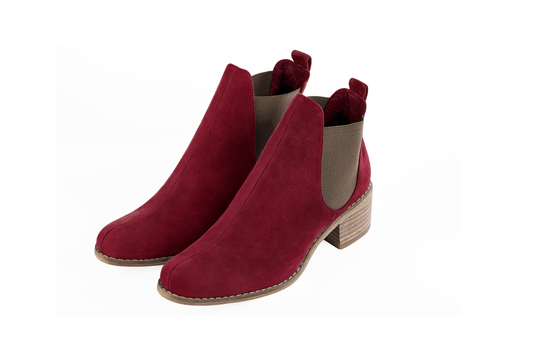 Boots femme : Boots élastiques sur les côtés couleur rouge bordeaux et marron taupe. Bout rond. Semelle cuir petit talon Vue avant - Florence KOOIJMAN